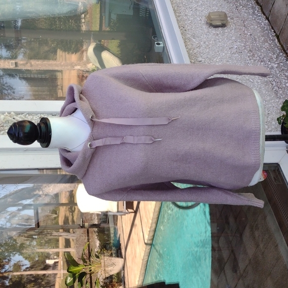 Hoodie Sweater - Picture 3 of 7